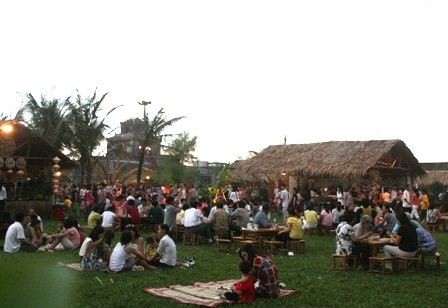 Huế: Cưỡi voi thăm cung vua hút khách ngày 30-4 - 6