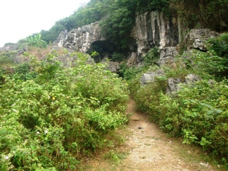 Thăm lại lò cao kháng chiến trong hang đá - 1