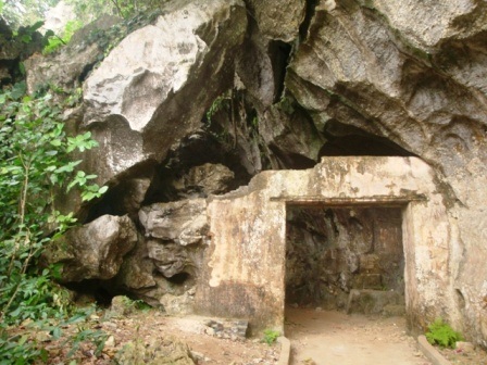 Thăm lại lò cao kháng chiến trong hang đá - 2