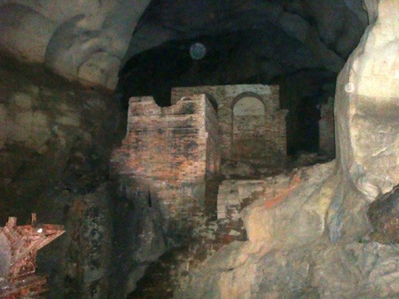 Thăm lại lò cao kháng chiến trong hang đá - 5