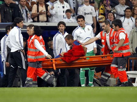 Những trò hề ở đại chiến Real-Barca tại Bernabeu - 7 Những trò hề ở đại chiến Real-Barca tại Bernabeu - 7