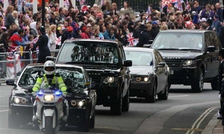 “Điểm danh” xe chở khách mời tại đám cưới Hoàng gia Anh - 9 “Điểm danh” xe chở khách mời tại đám cưới Hoàng gia Anh - 9