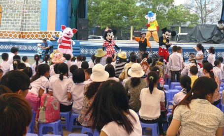 Hà Nội: Nắng đẹp “hút khách” tới các khu vui chơi - 1 Hà Nội: Nắng đẹp “hút khách” tới các khu vui chơi - 1