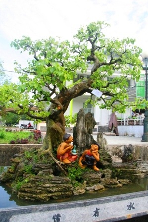 Mãn nhãn với hàng trăm cây cảnh khoe mình bên dòng Hương - 9