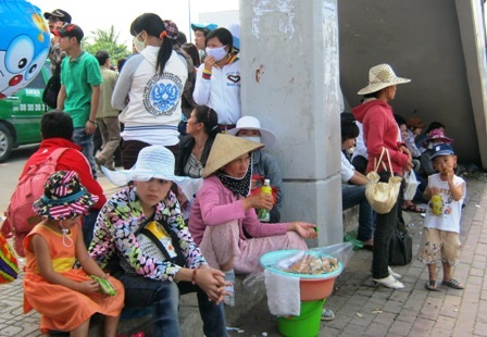 TPHCM: "Vã mồ hôi" đi chơi lễ giữa thời tiết nóng nực - 5