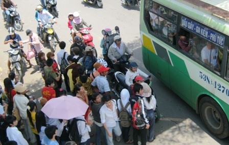 TPHCM: "Vã mồ hôi" đi chơi lễ giữa thời tiết nóng nực - 4