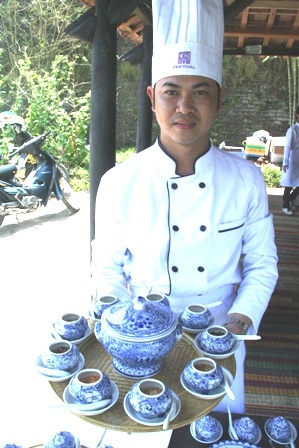 Cận cảnh tuyệt chiêu “cơm muối Huế” - 1