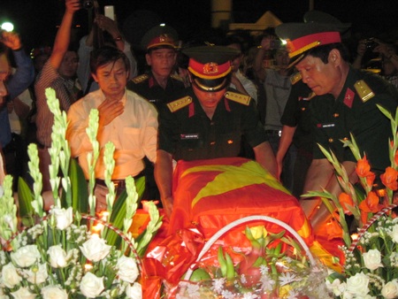 Đón hài cốt anh hùng Lý Tự Trọng về quê hương - 4