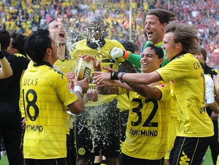 Dortmund chính thức đăng quang Bundesliga 2010/11 - 2 Dortmund chính thức đăng quang Bundesliga 2010/11 - 2