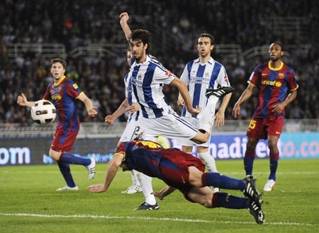 Bại trận ở xứ Basque, Barca lỡ cơ hội gia tăng cách biệt - 1