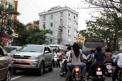 Hơn 5 vạn khách đã đổ về Hạ Long chờ đêm hội Carnaval - 2 Hơn 5 vạn khách đã đổ về Hạ Long chờ đêm hội Carnaval - 2