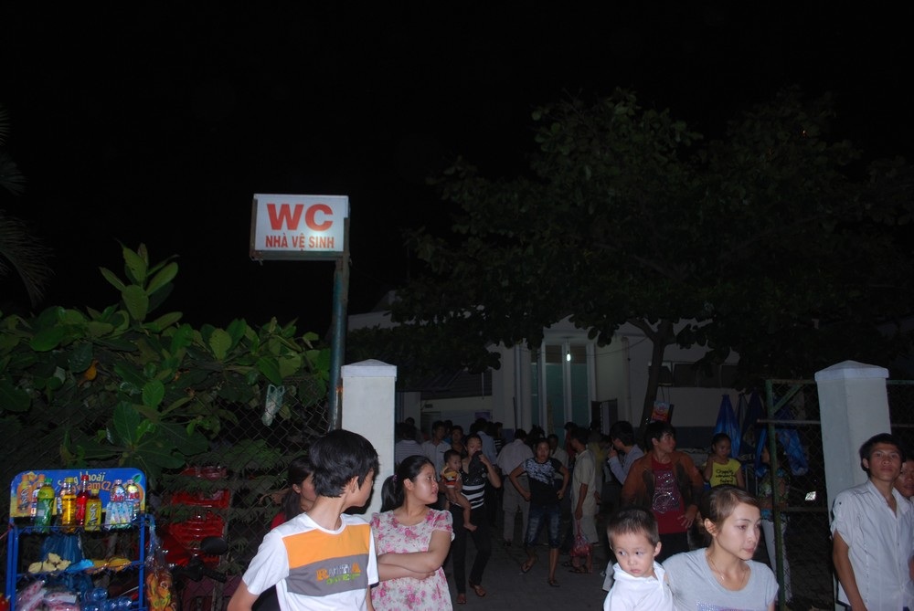 Nhiều điểm giữ xe “chặt chém” khách tại lễ hội pháo hoa - 4 Nhiều điểm giữ xe “chặt chém” khách tại lễ hội pháo hoa - 4