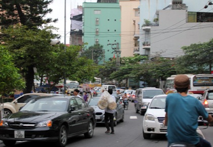 Hơn 5 vạn khách đã đổ về Hạ Long chờ đêm hội Carnaval - 1 Hơn 5 vạn khách đã đổ về Hạ Long chờ đêm hội Carnaval - 1