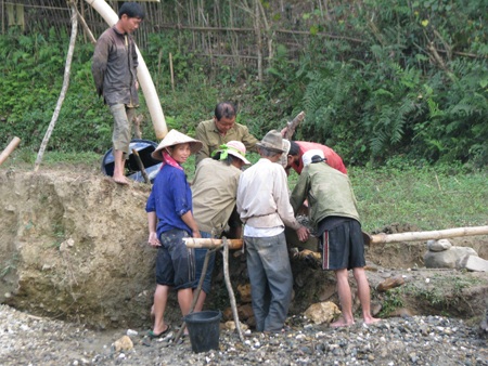 Nghệ An: Lại sập hầm vàng, 5 người chết - 1