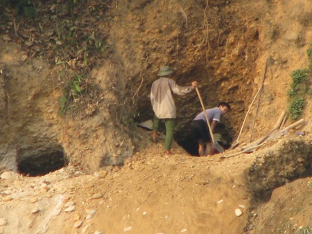 Nghệ An: Lại sập hầm vàng, 5 người chết - 7