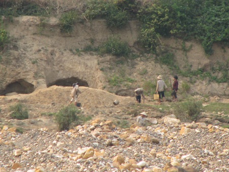 Nghệ An: Lại sập hầm vàng, 5 người chết - 9