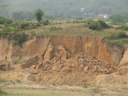 Nghệ An: Lại sập hầm vàng, 5 người chết - 16