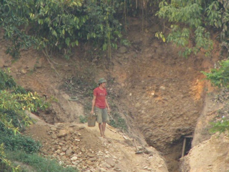 Nghệ An: Lại sập hầm vàng, 5 người chết - 10