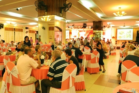 Ca sĩ, hướng dẫn viên du lịch “cháy” sô dịp lễ 30/4 - 4 Ca sĩ, hướng dẫn viên du lịch “cháy” sô dịp lễ 30/4 - 4