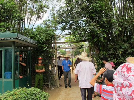 Du khách về thăm quê Bác tăng gấp đôi so với năm ngoái - 3