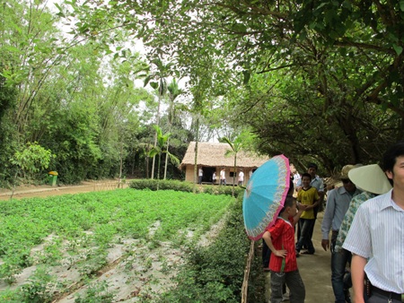 Du khách về thăm quê Bác tăng gấp đôi so với năm ngoái - 4