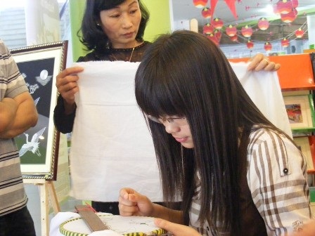 Đường chỉ - nết người ở nghề thêu tay xứ Huế - 4