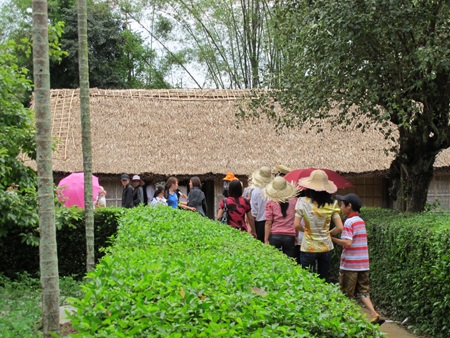 Du khách về thăm quê Bác tăng gấp đôi so với năm ngoái - 6