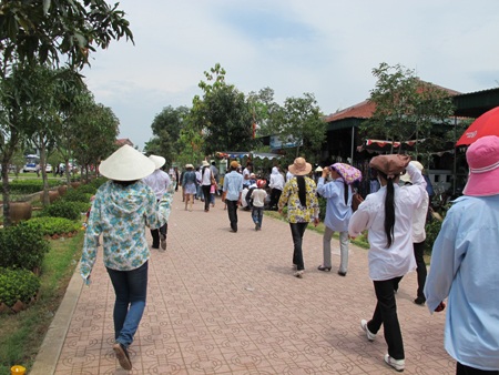 Du khách về thăm quê Bác tăng gấp đôi so với năm ngoái - 2