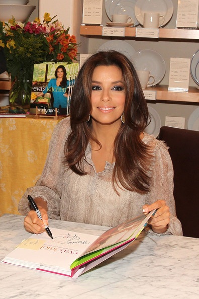 Eva Longoria xinh tươi trong buổi ký tặng sách - 12