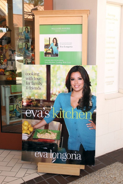 Eva Longoria xinh tươi trong buổi ký tặng sách - 13
