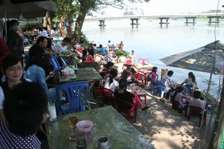 Ca sĩ, hướng dẫn viên du lịch “cháy” sô dịp lễ 30/4 - 6