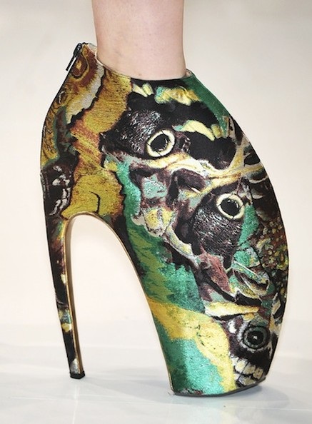 Những mẫu giày kỳ dị của Alexander McQueen - 8