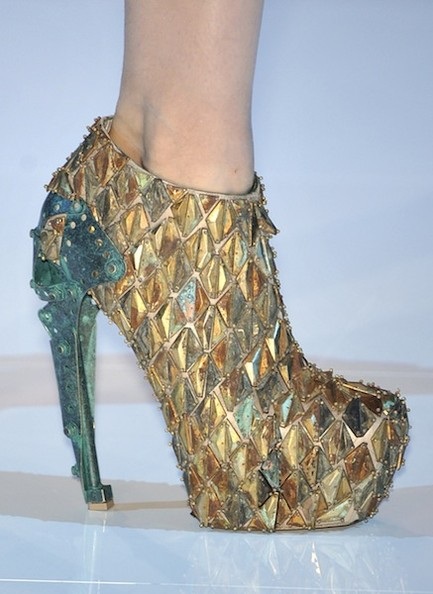 Những mẫu giày kỳ dị của Alexander McQueen - 10