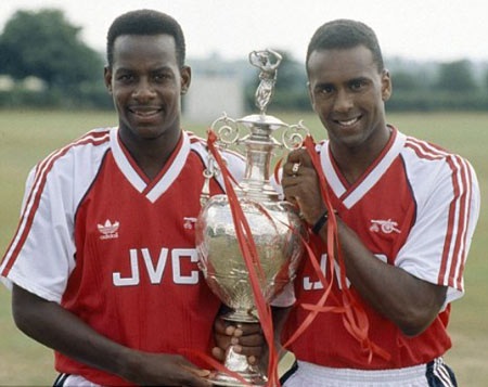 Những cuộc đua “nghẹt thở” tới phút chót ở Premier League - 2