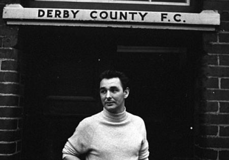 Những cuộc đua “nghẹt thở” tới phút chót ở Premier League - 1