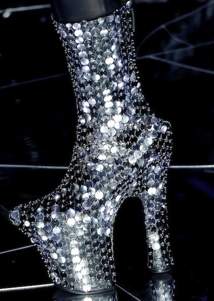 Những mẫu giày kỳ dị của Alexander McQueen - 15