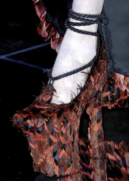 Những mẫu giày kỳ dị của Alexander McQueen - 18