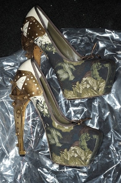 Những mẫu giày kỳ dị của Alexander McQueen - 4