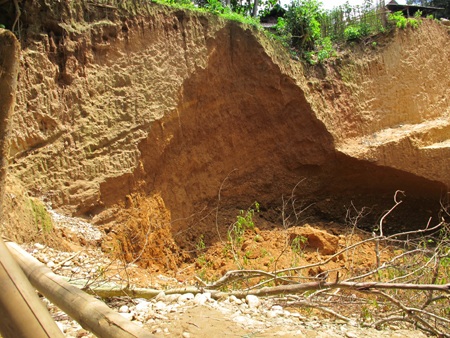Cận cảnh hầm vàng bị sập vùi chết 5 người - 7