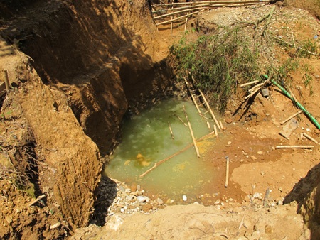 Cận cảnh hầm vàng bị sập vùi chết 5 người - 1