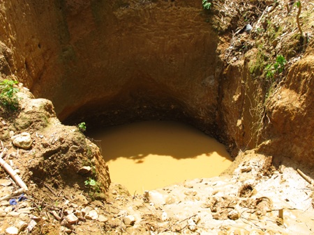 Cận cảnh hầm vàng bị sập vùi chết 5 người - 2