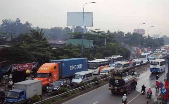 Kẹt cứng Xa lộ Hà Nội ngày 3/5 - 3