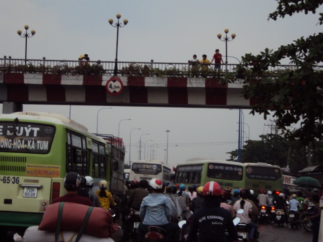 Kẹt cứng Xa lộ Hà Nội ngày 3/5 - 4