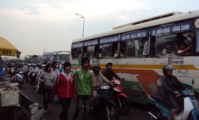 Kẹt cứng Xa lộ Hà Nội ngày 3/5 - 7