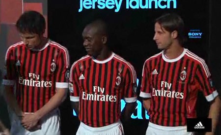 AC Milan công bố trang phục mùa giải mới - 3