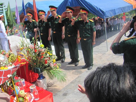 Truy điệu và an táng 32 liệt sĩ hy sinh trên nước bạn Lào - 3