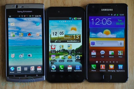 Xem LG Optimus Black, Galaxy S II và Xperia Arc “đọ dáng” - 14