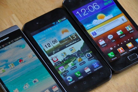 Xem LG Optimus Black, Galaxy S II và Xperia Arc “đọ dáng” - 15