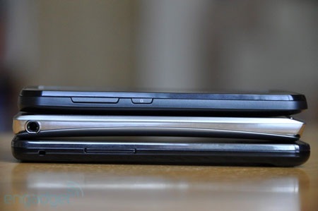 Xem LG Optimus Black, Galaxy S II và Xperia Arc “đọ dáng” - 5