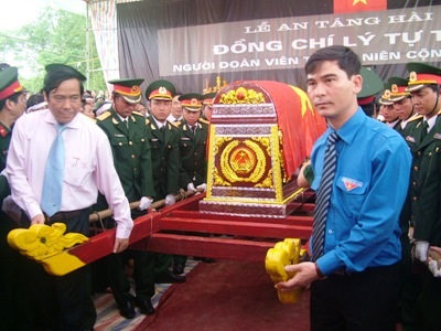 An táng hài cốt anh hùng Lý Tự Trọng tại quê hương - 8